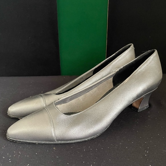 60’s Style Silver Metallic Heels - Picture 1 of 4